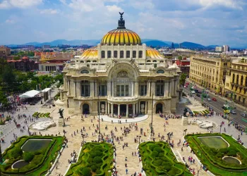Picture of Pallacio de Bellas Artes in Mexico City to illustrate story about crypto.