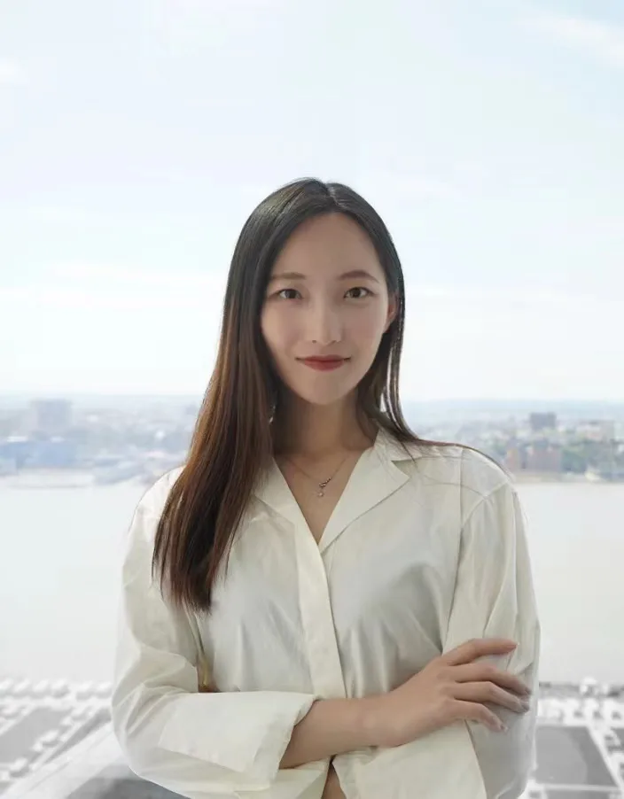 Head shot of Helena Rong, Harvard fellow who has designed a crypto course, which she teaches at Columbia.