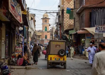 Scene from busy street in Pakistan used to illustrate story about Pakistan and crypto.