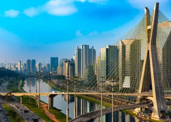Skyline of Sao Paulo at sunset with the city's most famous bridge in the foreground, used to illustrate an article about crypto usage in Brazil.
