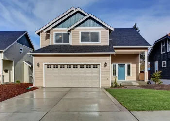 Image of a two storey well-kept American-styled wooden boarded house used to illustrate an article about crypto mortgages.
